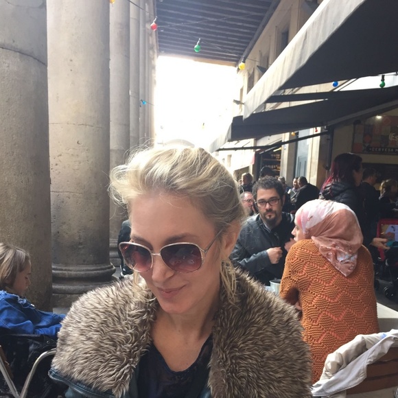 Meet your Posher, Marguerite - Picture 2 of 12